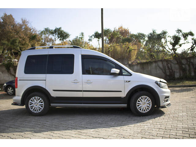 Комплект молдингов и расширителей арок 1 дверь, короткая база для Volkswagen Caddy 2015-2020 гг - Фото 6