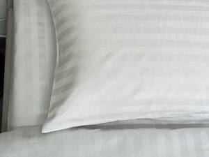 Комплект наволочек Ecotton 50х70 см из страйп-сатина 2 шт. белый в полоску 2х2 гостиничный стандарт.