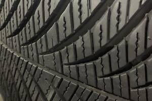 КОМПЛЕКТ Шин б/у зима 215/55 R17 Goodyear Vector 4 Seasons Gen2