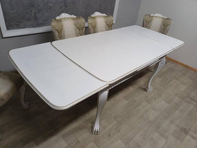 Комплект: стіл розкладний і 4 стільця на 'лапах'. Дерев'яні, різьблені. Не потребують реставрації !!! Відреставровані ! Пофарбова - Фото 1