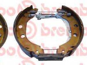 Комплект гальмівних колодок BREMBO K68064 на RENAULT KANGOO Rapid (FC0/1_)