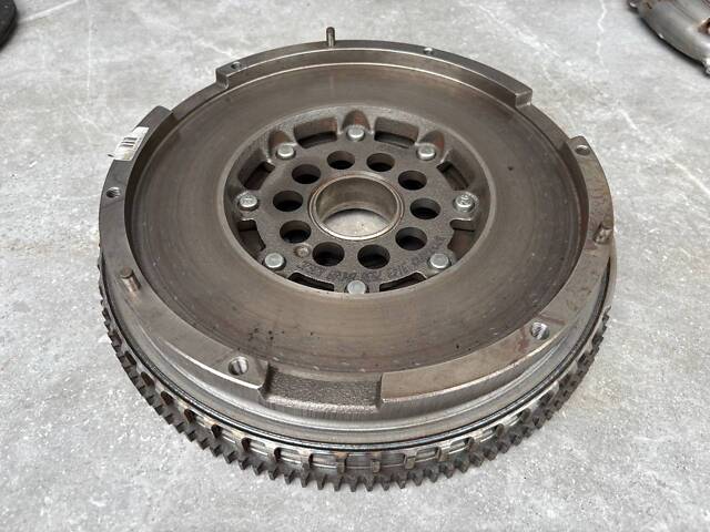Комплект сцепления Маховик Volvo V60 2.0 T4 - Фото 2