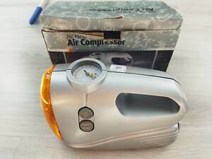 Автомобильный компрессор с фонарем