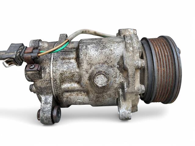 Компрессор кондиционера для Audi 80 B4 2.0 - Фото 3