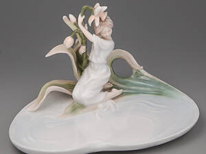 Конфетница фарфоровая Unikorn Studio Девушка с нарцисом 23х13 см 20314