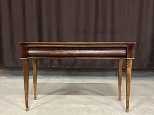 Консоль. Можна використати, як письмовий стіл. Антикварна. Французька ?? Дерево - горіх та червоне дерево.