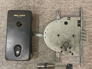 Коплект замок MUL-T-LOCK M265 + циліндр + антивандальна броненакладка