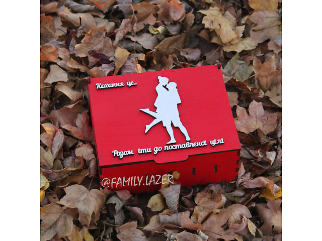 Скарбничка фарбована для грошей із гравіюванням — Кохання це... - Фото 1