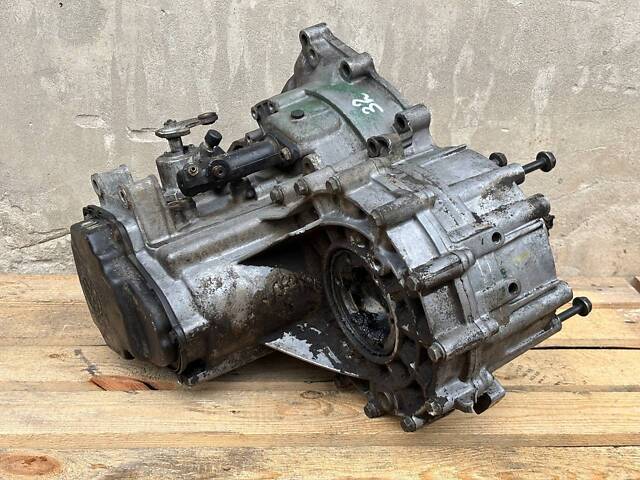Коробка передач механика Volkswagen Transporter T4 2.4 D - Фото 3