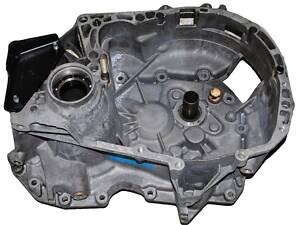 7701475318 Корпус КПП передний Renault Kangoo 97-07, Nissan Kubistar 03-08 (7701475318)