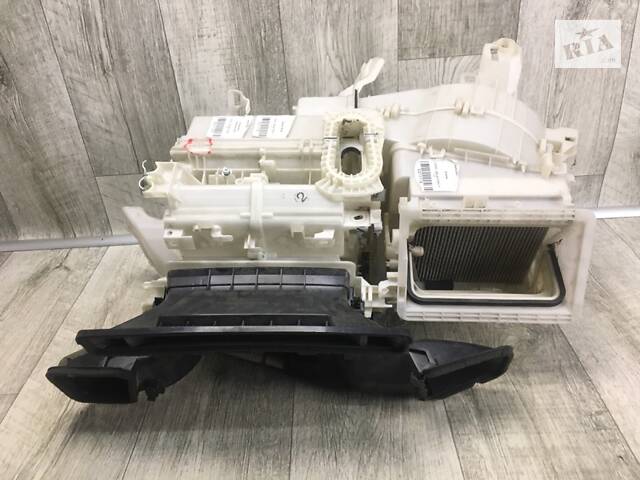 Корпус пічки LEXUS CT200 11-17 87050-76010