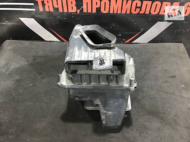 Корпус повітряного фільтра 1.9tdi Audi A4 B6,A4 B7 Skoda Octavia Tour Volkswagen Golf IV 03G133835