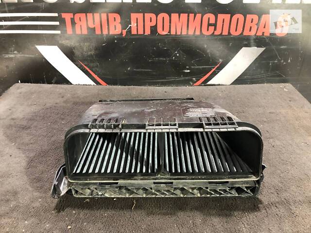 Корпус повітряного фільтру Mercedes-Benz W211 W219 A2118172520