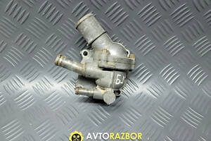 Корпус термостата RF2A151H0B, R2S215172B на 2.0 дизель Mazda 323 BJ, 323F, 626 V GF, GW, Premacy 1997-2005 рік