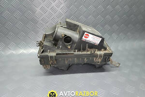 Корпус повітряного фільтра RF4P13320B на 2.0 дизель Mazda 323 BJ, 323F, Premacy 1998-2005 рік