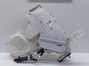 Корпус заднего обогревателя Mitsubishi Grandis 2.4 2004-2010 7840A004