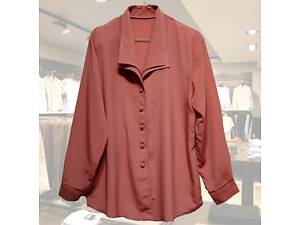 Красивая блузка в идеальном состоянии