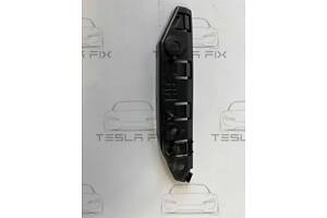 Крепление переднего бампера правое внешнее Tesla Model 3 1084182-00-E NEW
