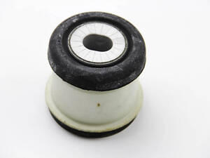 Кріплення трансмісії LEMFORDER 1770301 Audi A4, A6; Volkswagen Passat 8D0399415D