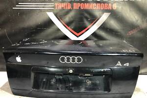 Кришка багажника Audi A4 B5 8D5827023Q 1SR