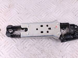 Кронштейн / каркас ручки левый задний Toyota Yaris, 2010-2019, 3 поколение 4231712