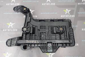 Кронштейн АКБ/ полка аккумулятора 1K0915333H Audi Seat Skoda Volkswagen бу