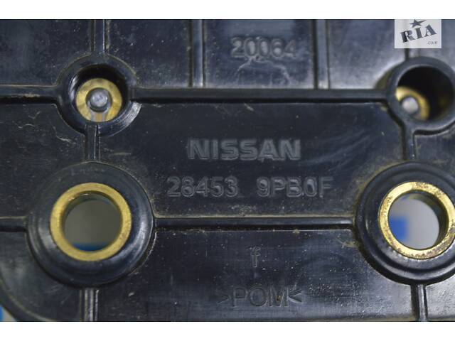 Кронштейн датчика слепых зон левый Nissan Leaf 18-22 284539PB0F