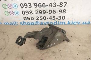 Кронштейн двигуна правий 11232EB300 Nissan Navara D40 2005-2014