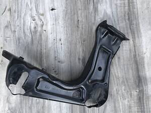 Кронштейн фары левый Skoda Octavia A5, б/у 1Z0805 071