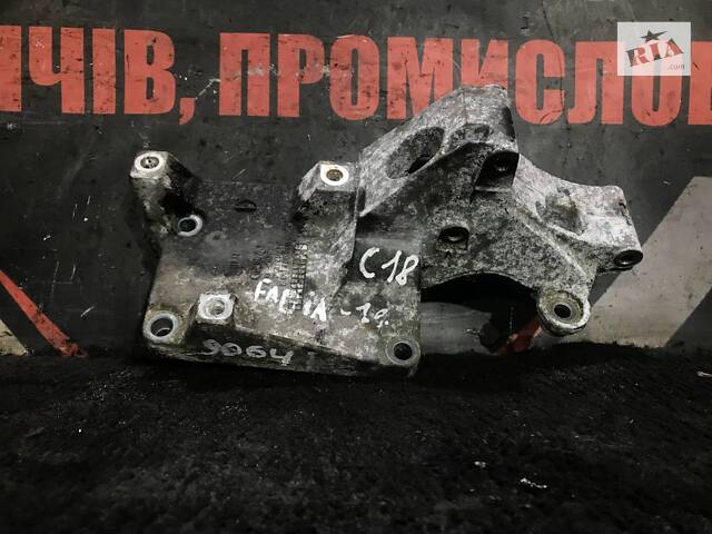 Кронштейн генератора 1.9TDI Volkswagen Polo 9N/Golf IV, Skoda Fabia, Seat Ibiza 038903143R 9064