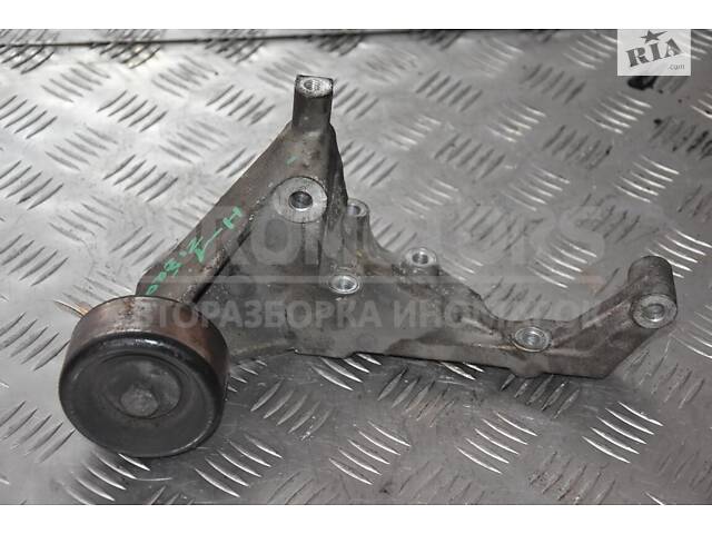 Кронштейн генератора Hyundai H1 2.5crdi 1997-2007 374724A000 1084