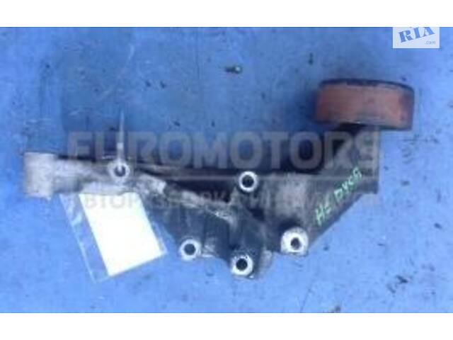 Кронштейн генератора Hyundai H1 2.5crdi 1997-2007 374724A000 2806