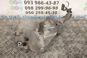 Кронштейн компресора кондиціонера 119105X00A Nissan Navara D40 2005-2014