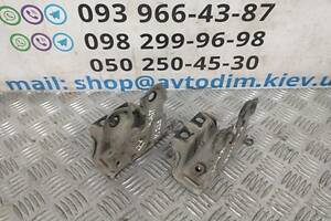 Кронштейн крепления переднего стабилизатора 4880930060 Lexus IS 2005-2013