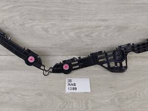 Кронштейн крепления направляющая заднего бампера правая Toyota Camry XV70 70 (2017-2020) 52575-33130