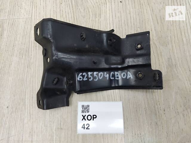 Кронштейн крепления опора замка капота Nissan Rogue T32 (2013-2020) 62550-4CB0A