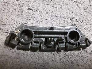 Кронштейн переднего бампера правый Volkswagen UP! (2012 - 2016) 1S0807184A