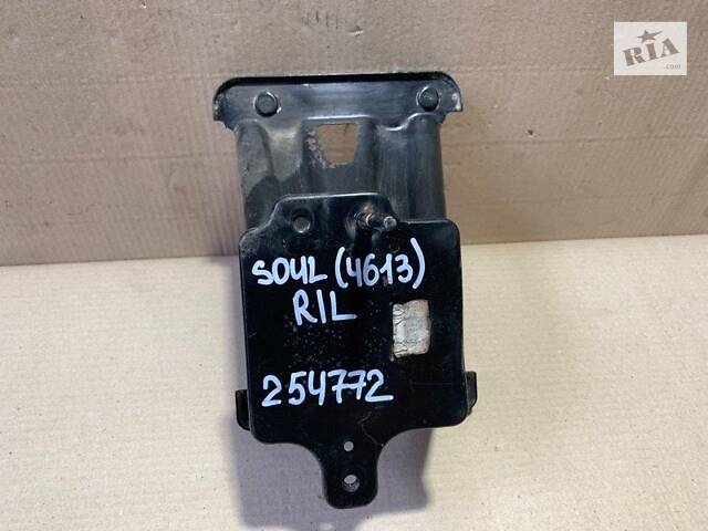 Кронштейн підсилювача заднього бампера лів. KIA SOUL PS 13-19 86641-B2010