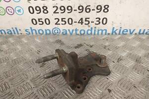 Кронштейн подушки двигуна правий MN158381 Mitsubishi Grandis 2003-2008