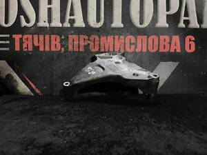 Кронштейн подушки двигуна, правий 1.9TDI Skoda SuperB 2/Octavia A5/Roomster/Fabia 2, Volkswagen Touran/Passat B6/Golf V/