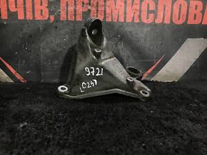 Кронштейн подушки КПП Audi A6 C5/A4 B5, Volkswagen Passat B5 8D0399114L 9721