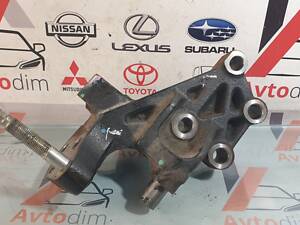 Кронштейн подушки двигателя правой 1231526020 Toyota RAV4 IV 2013-2018