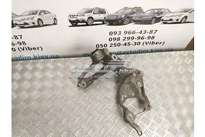 Кронштейн рычага правого переднего нижний 50220SMGE020 Honda Civic 5D 06-12