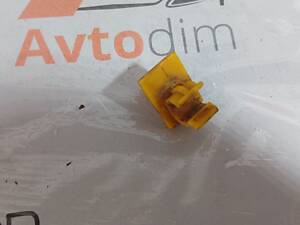 Кронштейн упору капота 57255AA000 Subaru Forester 1998-2002