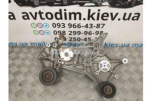 Кронштейн вискомуфты MD364879 Mitsubishi Pajero Wagon 3 1999-2006