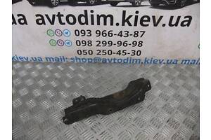 Кронштейн замка капота MR469702 Mitsubishi Pajero Sport 1996-2008