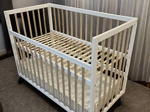 Дитяче ліжко Кузя Софія з ящиком і маятником білий+натуральний