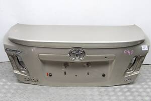 Крышка багажника со спойлером Toyota Camry 40 2006-2011 6440133400