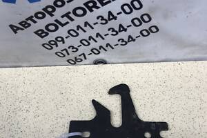 Крюк замка капота Audi 4g0823485