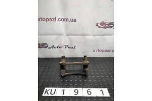 KU1961 1698997 скоба тормозного супорта перед Ford Fiesta mk7 08-16 05-02-04